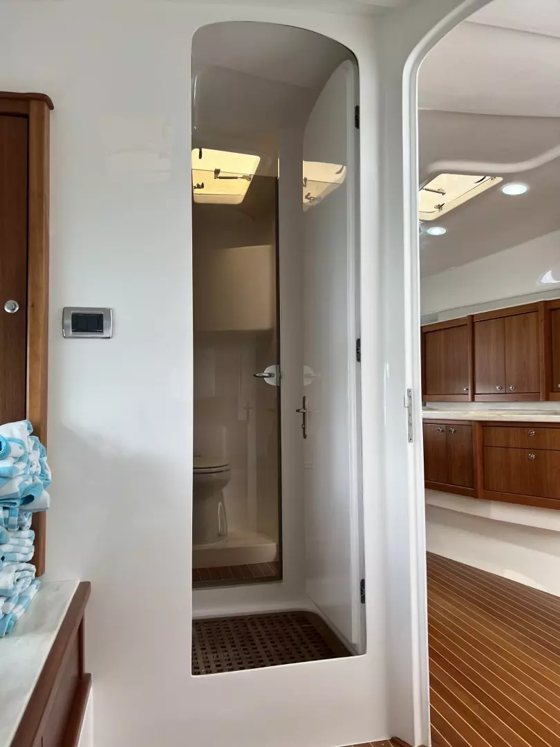 2019 Intrepid 475 Sport Yacht - Image 17