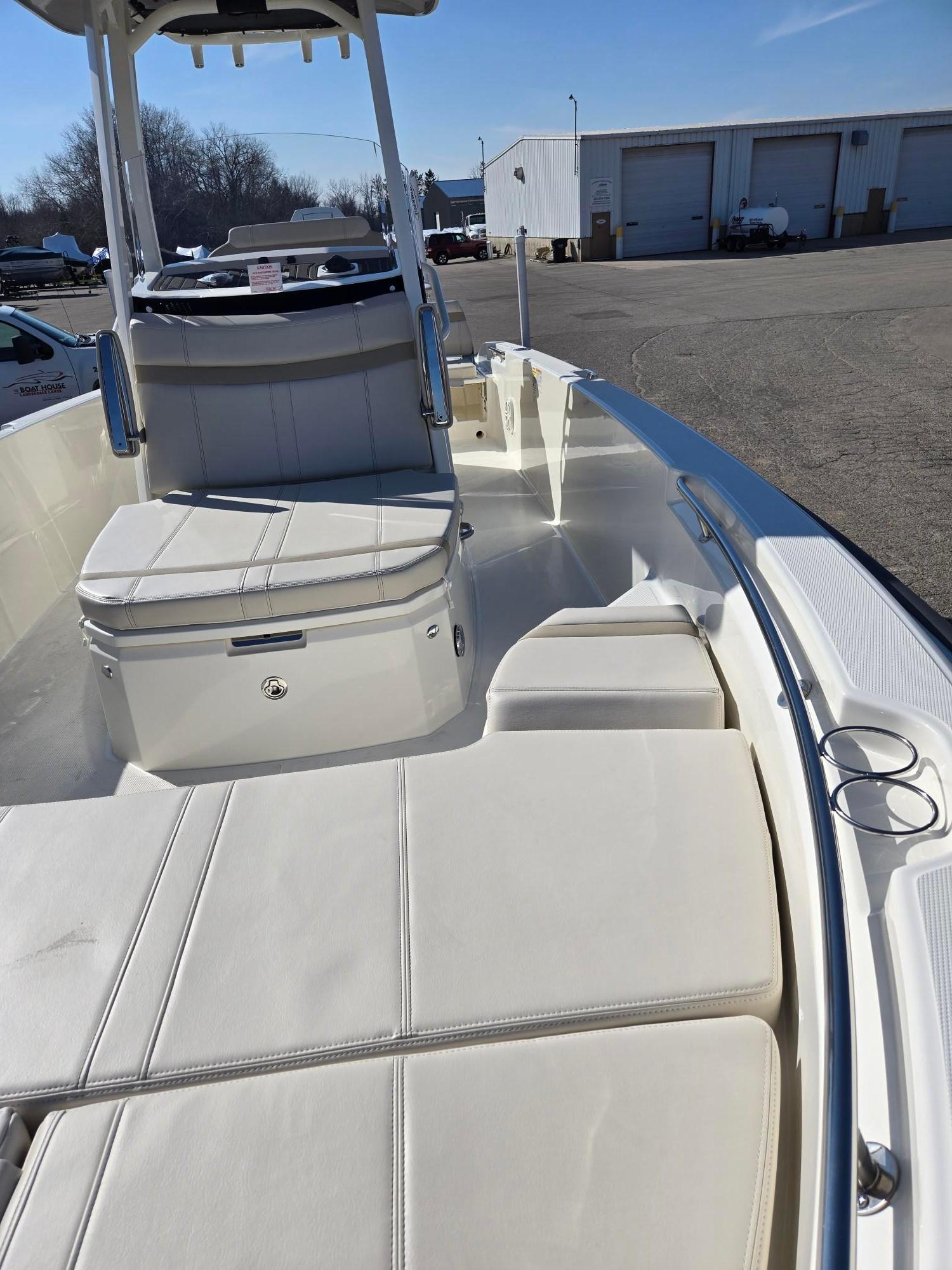 2025 Boston Whaler 250 Dauntless - 8