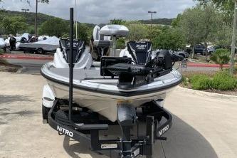 2026 Nitro Z21 XL Pro boat on display in outdoor setting.
