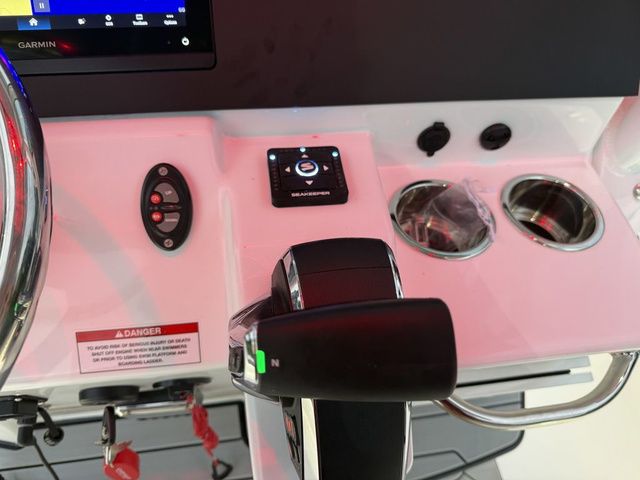 2026 Everglades 253 Center Console - 24
