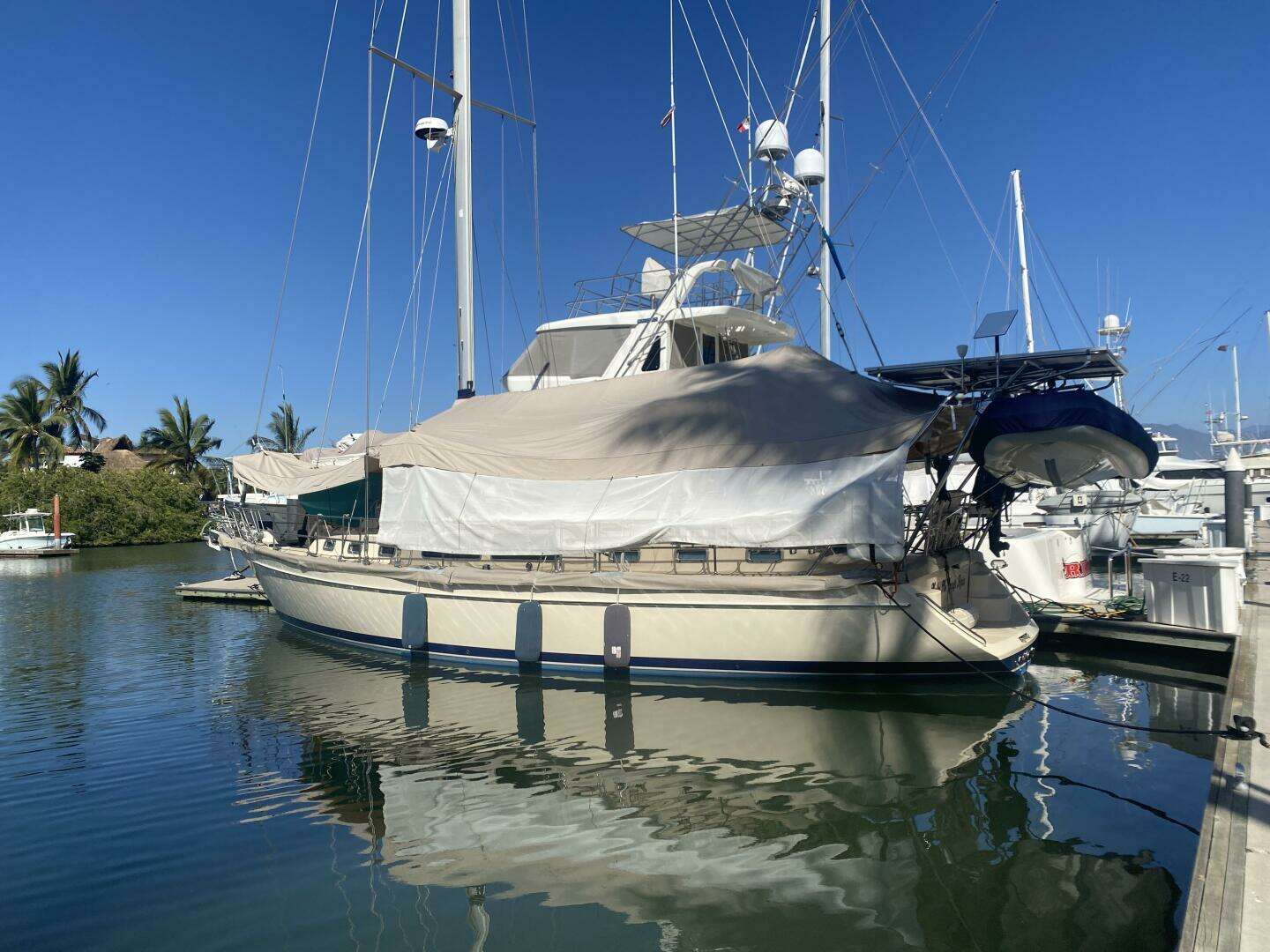 2005 Island Packet 445 - Image 5