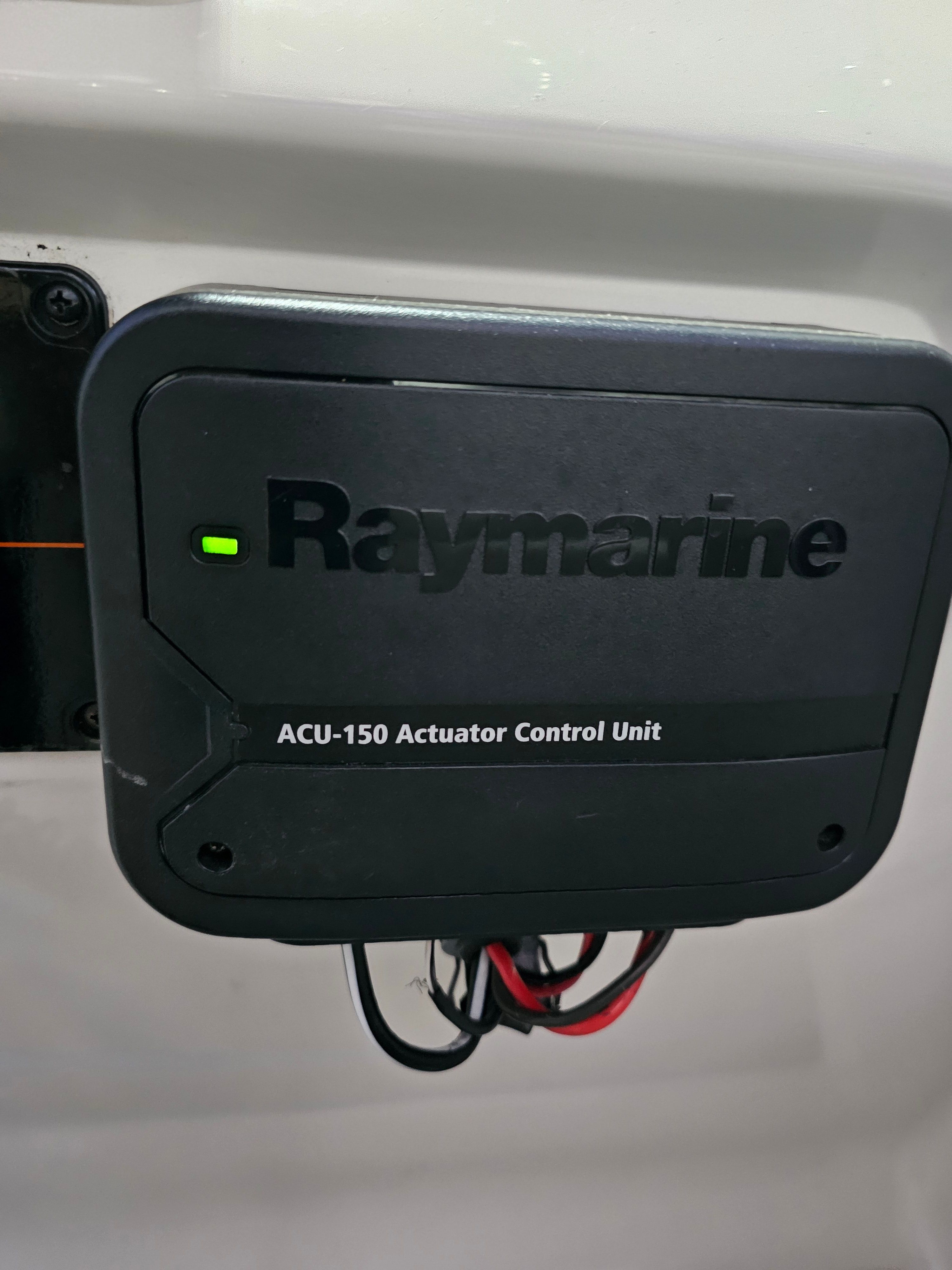 Raymarine ACU-150 control unit on 2005 Robalo R265 Walkaround.