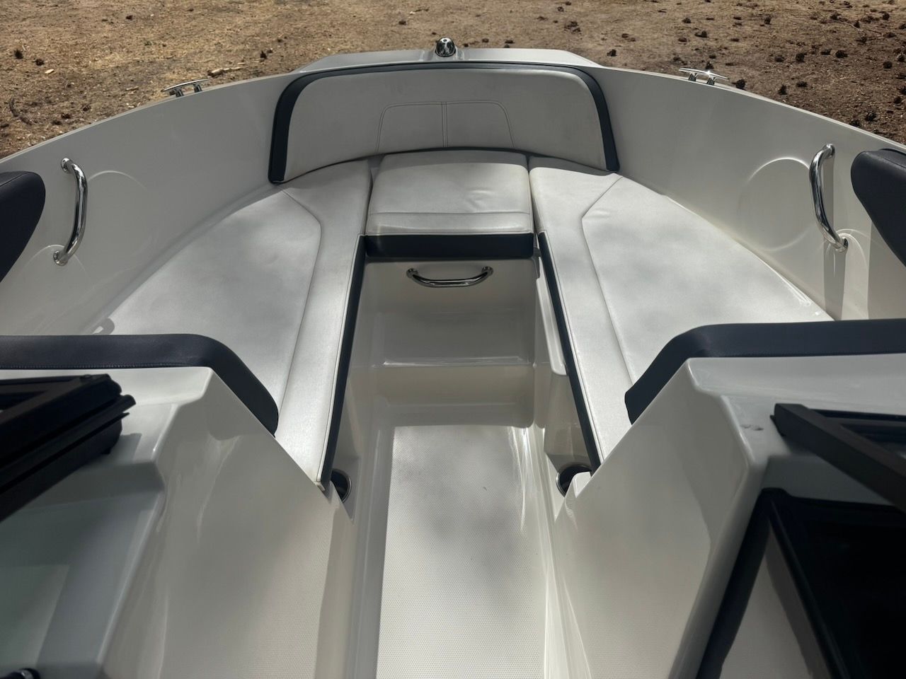 The image shows the bow area of a 2016 Sea Ray SPX 190 Outboard boat.