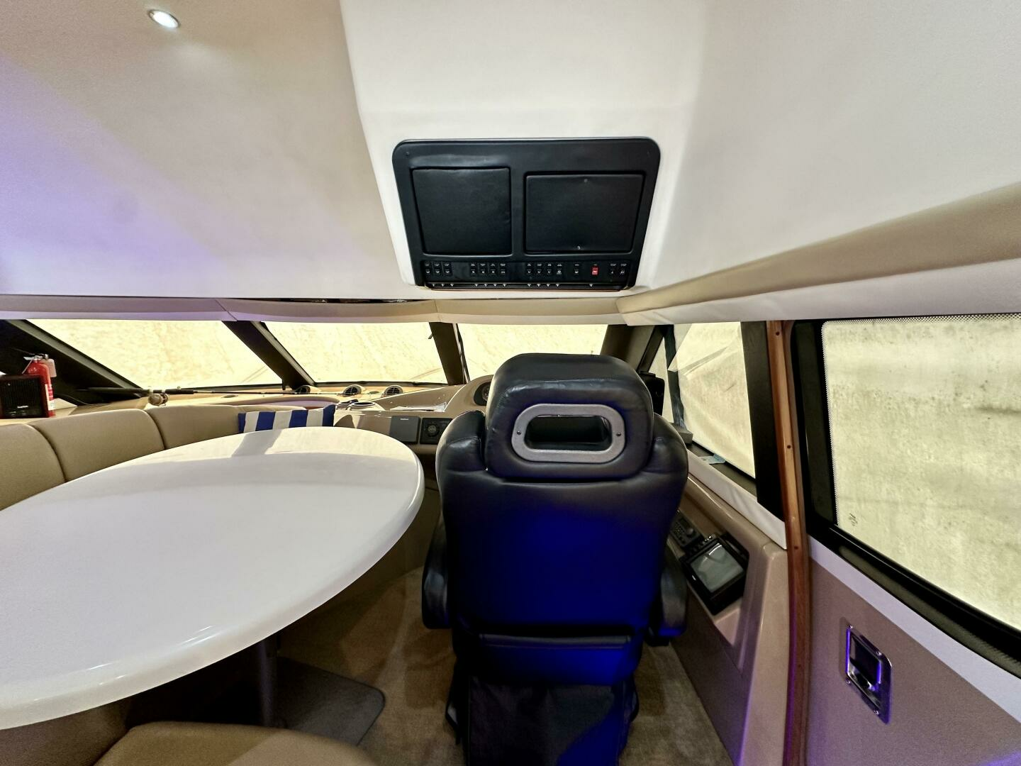 1999 Carver 450 Pilothouse - Image 27