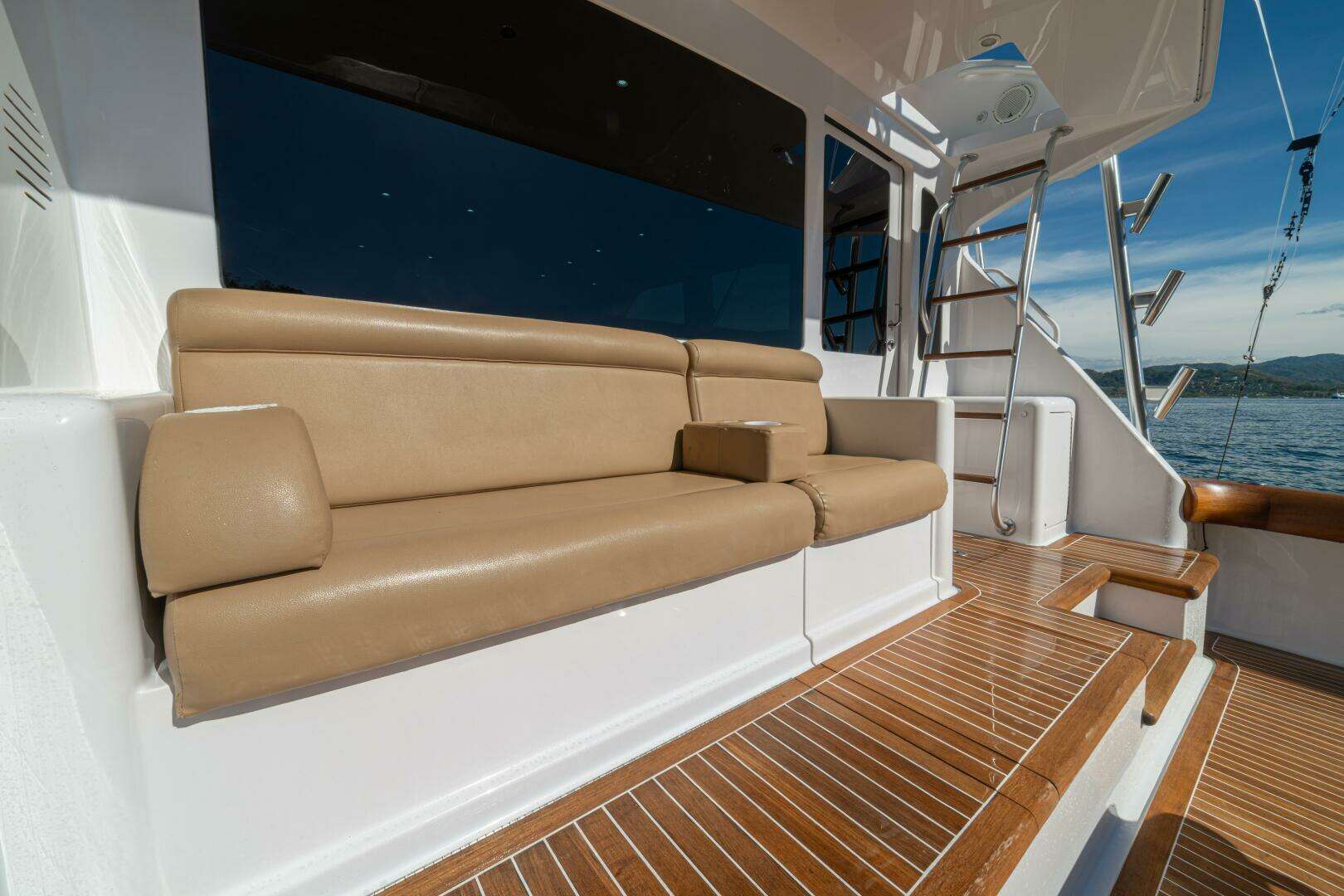 2006 Viking 56 Convertible - Image 21