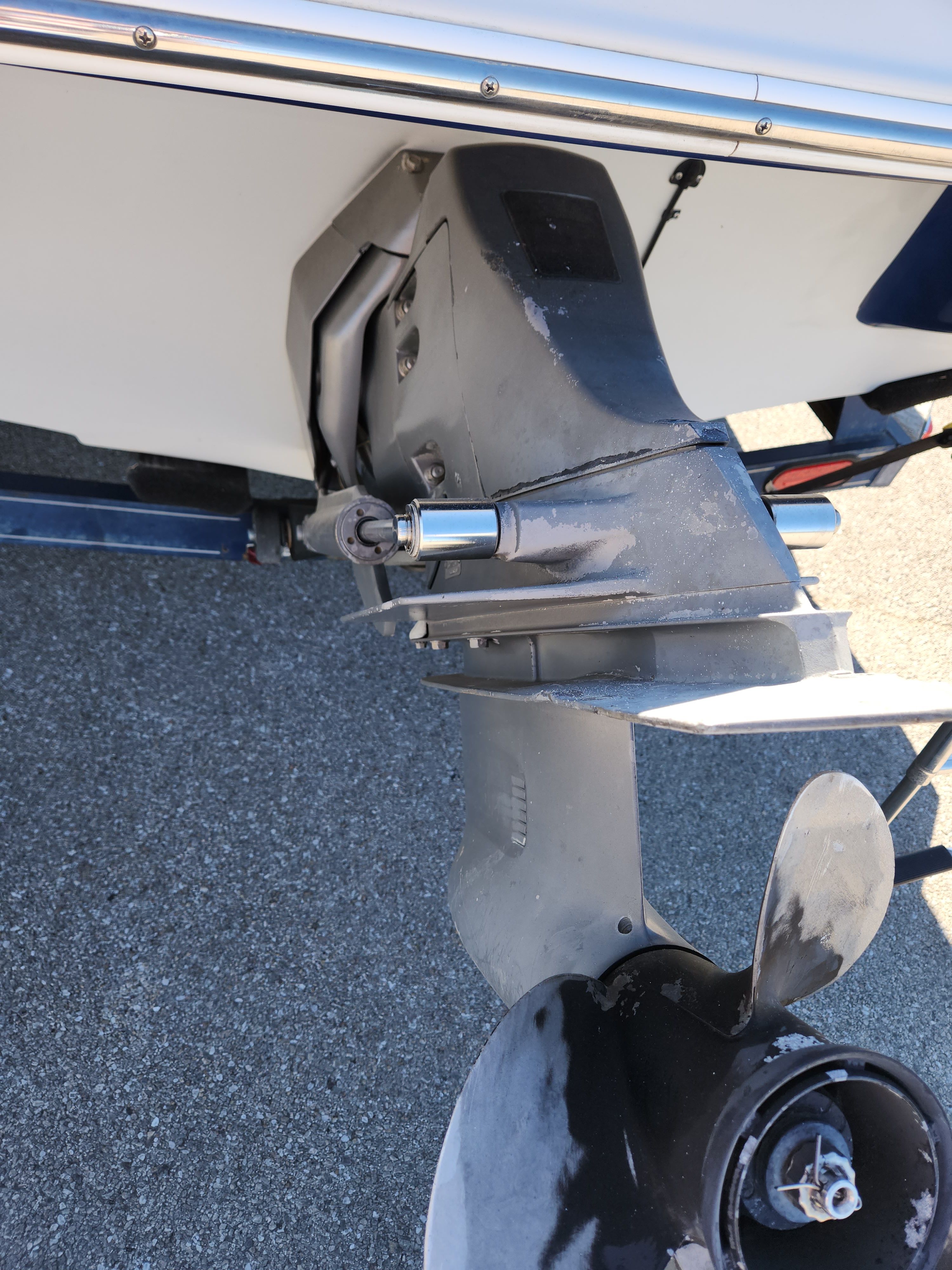 2003 Crownline 225 BR boat motor and propeller view.