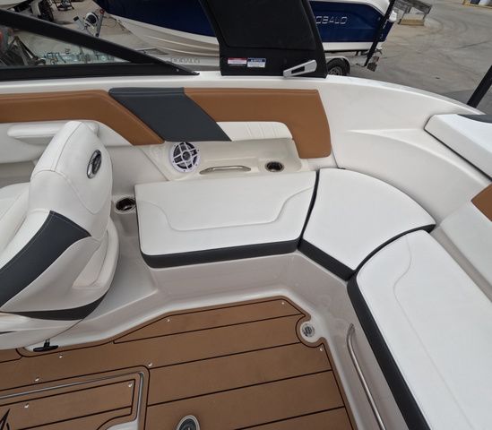 2026 Chaparral 23 SSi OB In stock Trailer included - 17