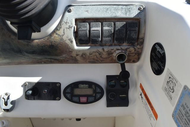 2005 Larson Cabrio 310 - 37