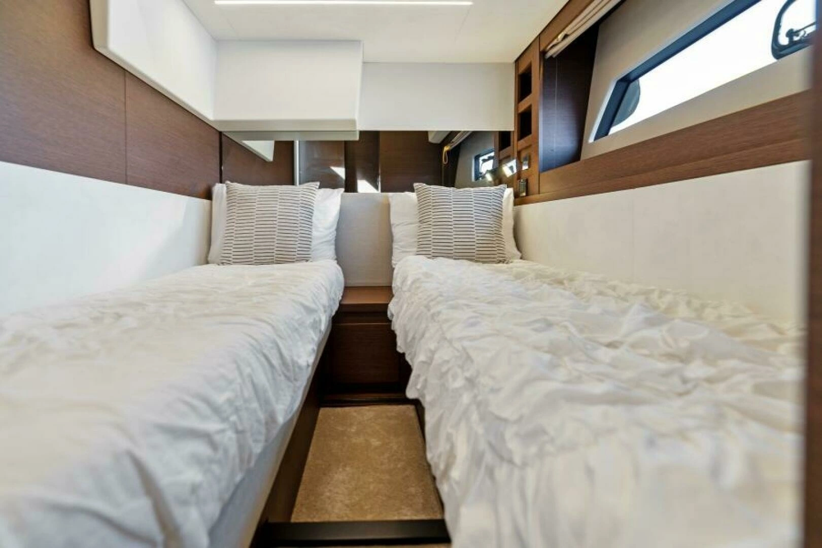 2020 Prestige 520 Flybridge - Image 42
