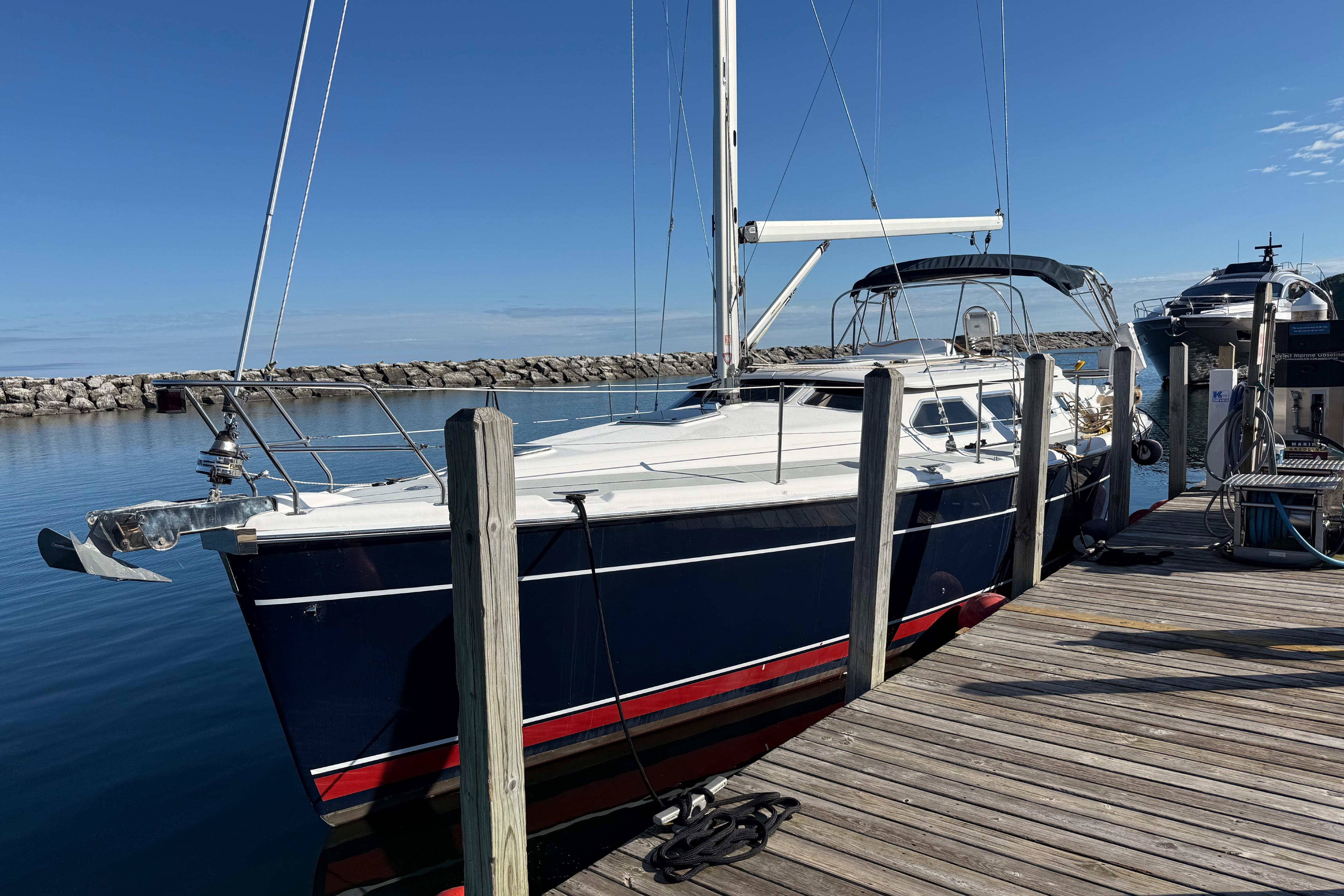 2007 Hunter 41 Deck Salon sailboat docked at a marina under clear blue skies.