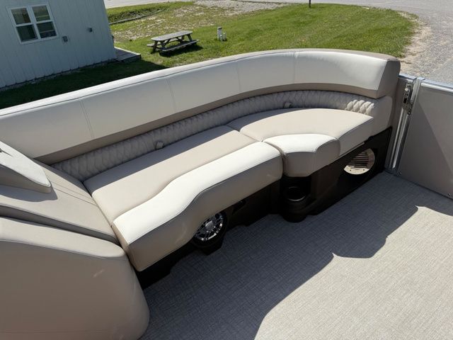 2025 Tahoe 2385 CASCADE CRUISE REAR BENCH - 24