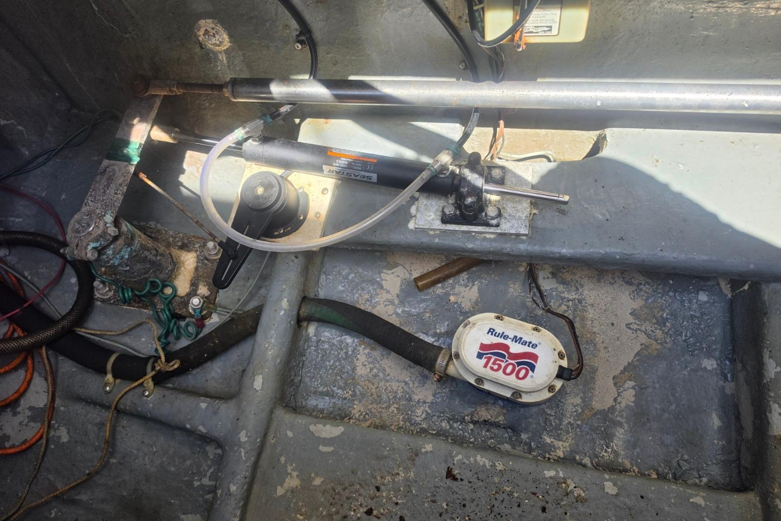 1999 Albemarle 305 Express Fisherman boat interior showing mechanical components and Rule-Mate 1500 pump.