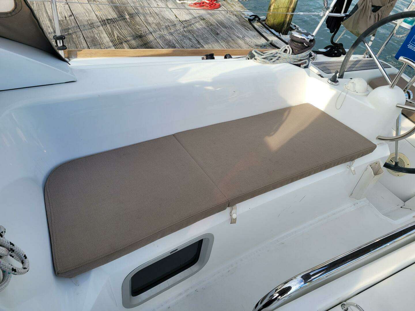 2014 Jeanneau 379 - Image 21