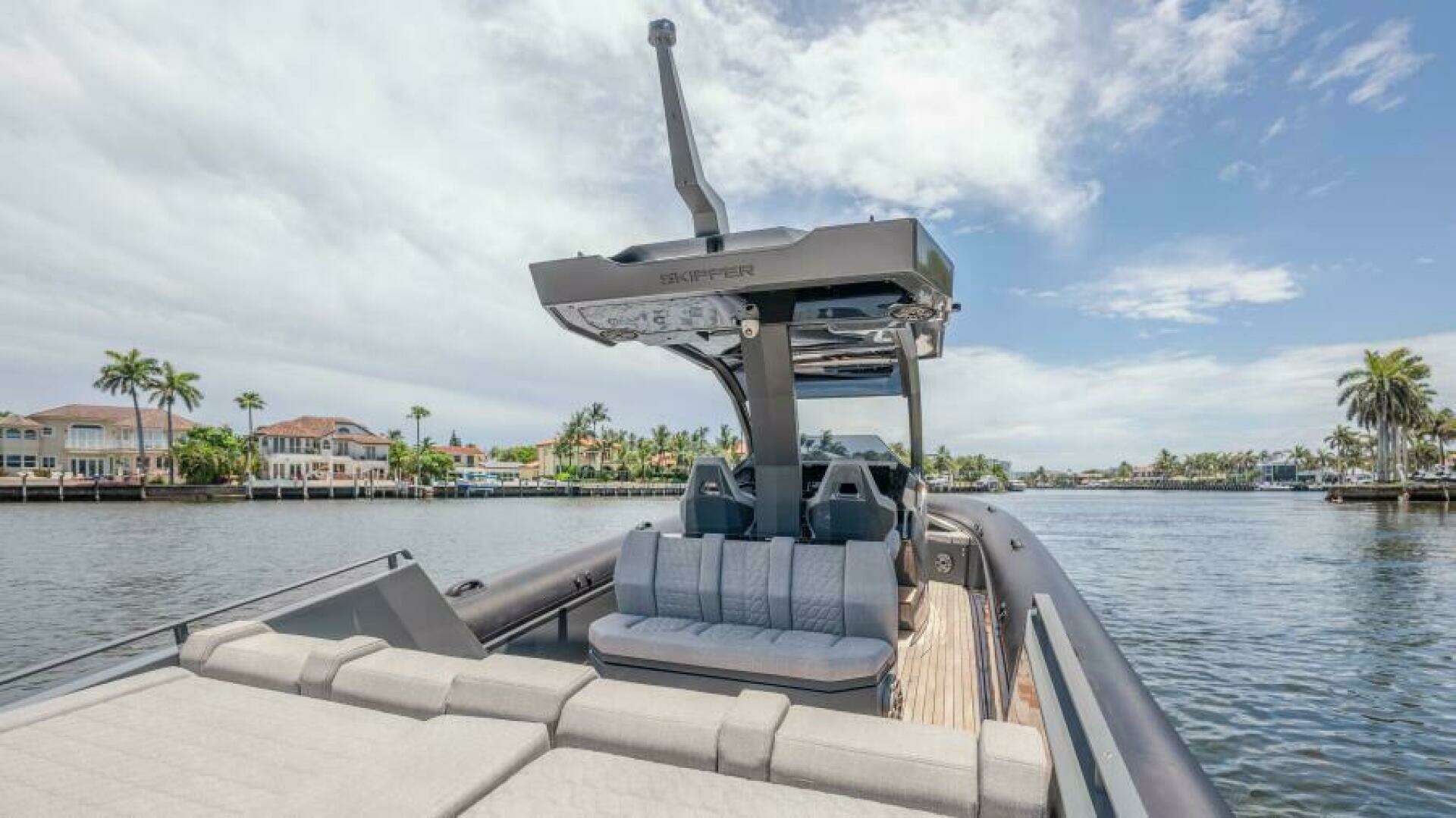 2025 Skipper 38 Sunbed - Image 12