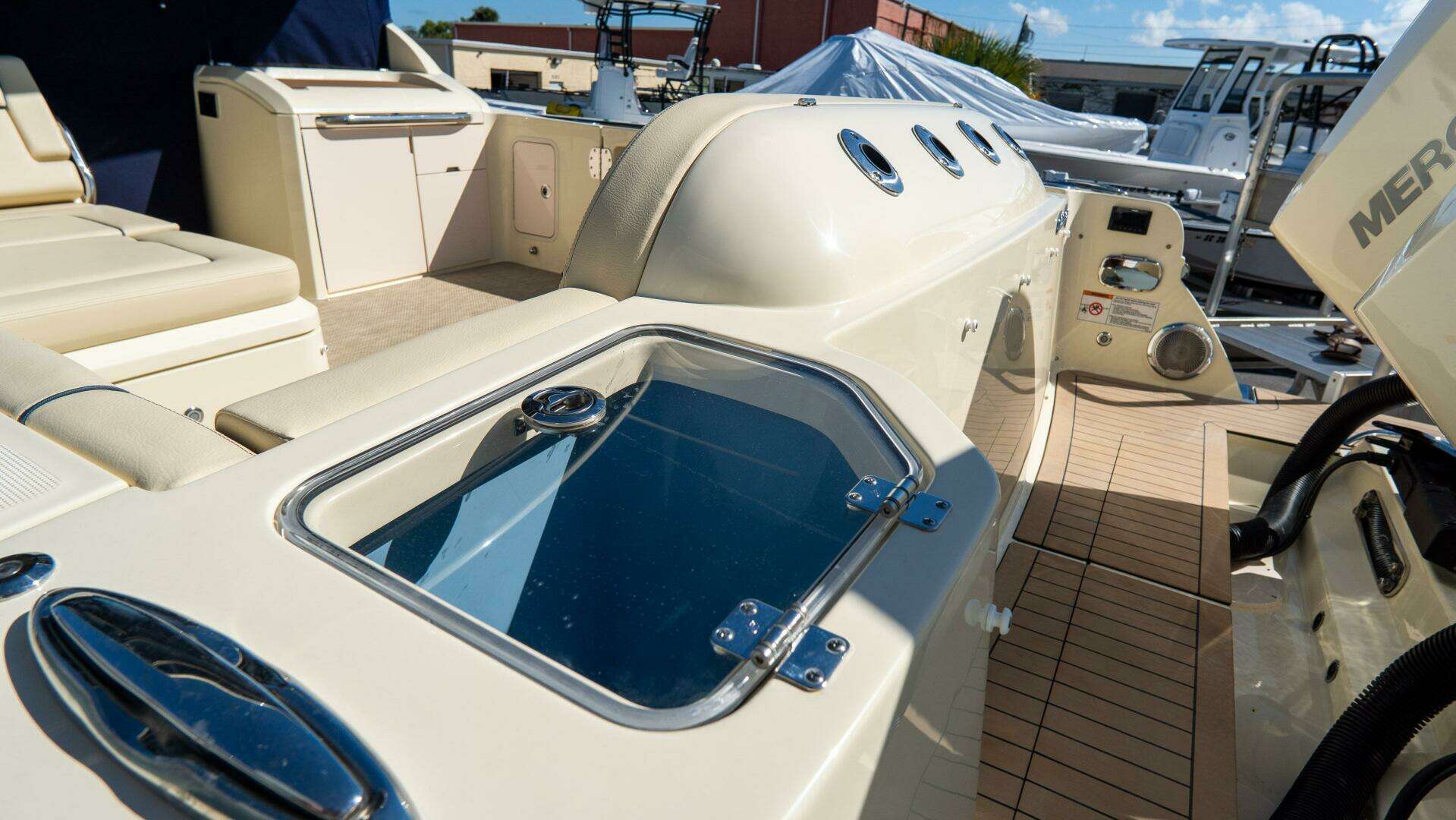 2026 Chris-Craft Calypso - Image 4