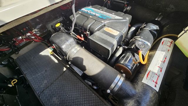 1997 Regal Commodore 402 - 33