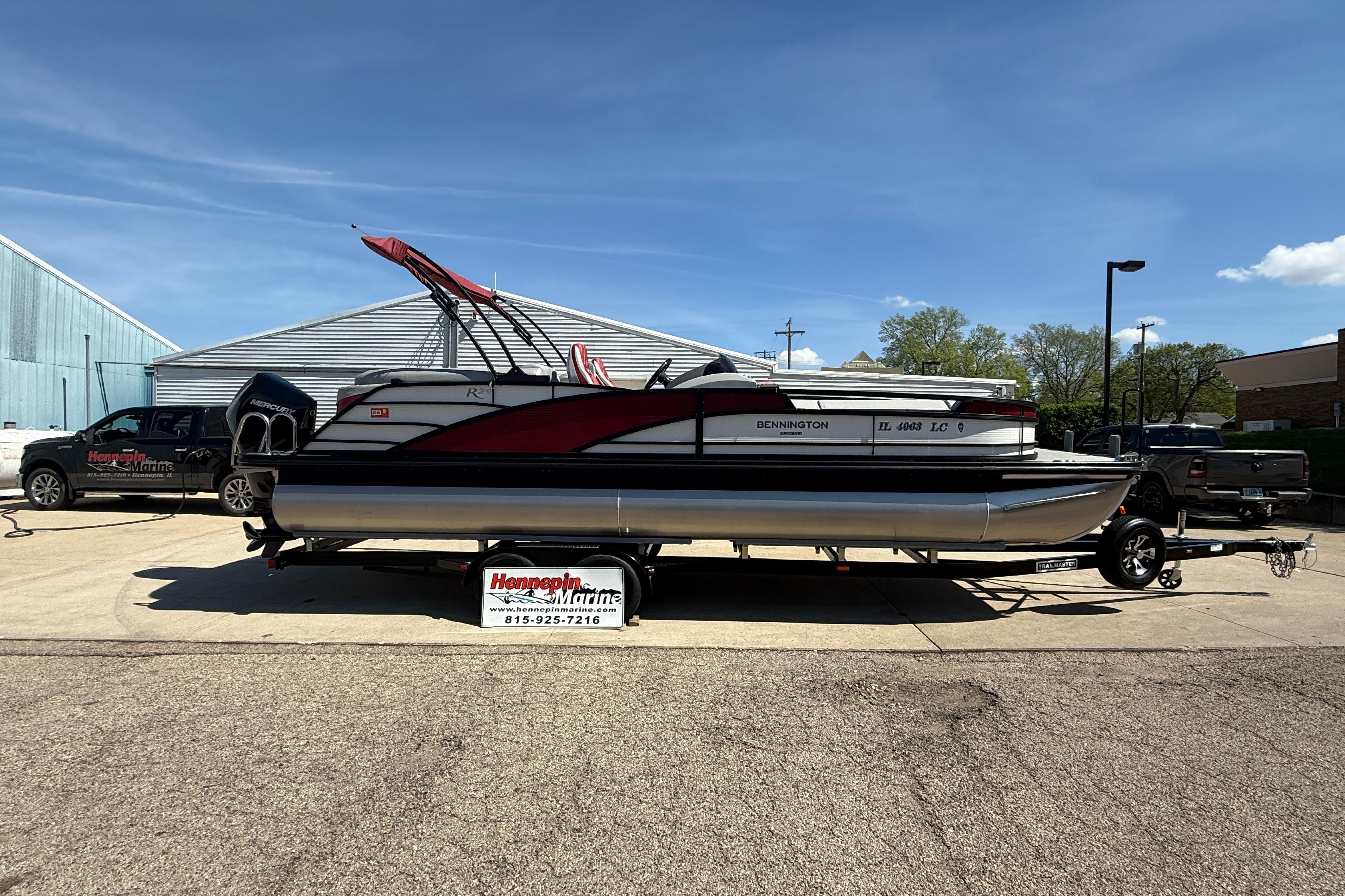 2022 Bennington R 24 Quad Bench Bowrider