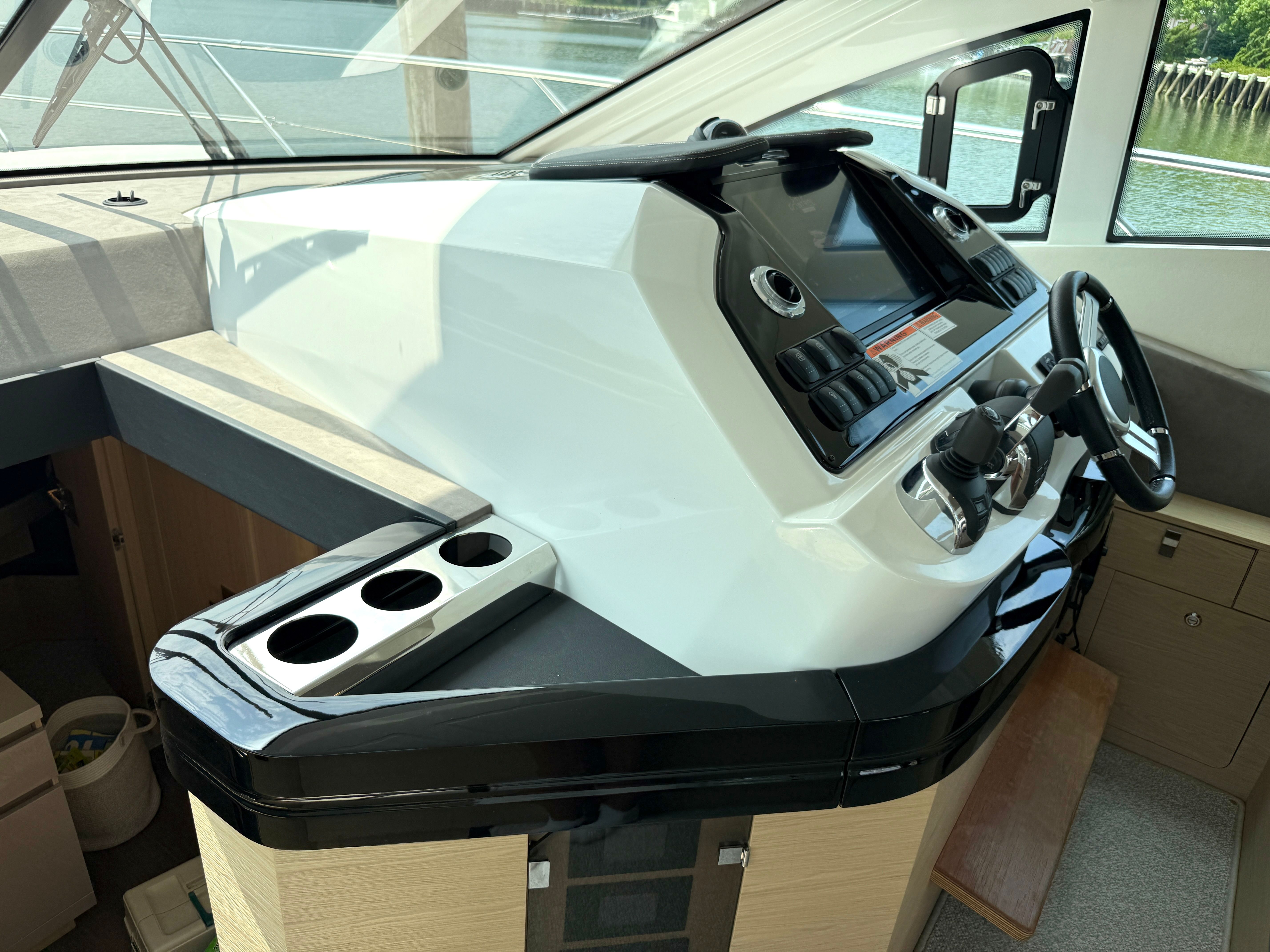 2020 Beneteau 50 Gran Turismo SportFly - 17