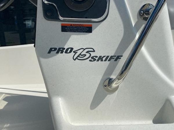 2024 Mako Pro Skiff 15 CC boat console with logo detail.