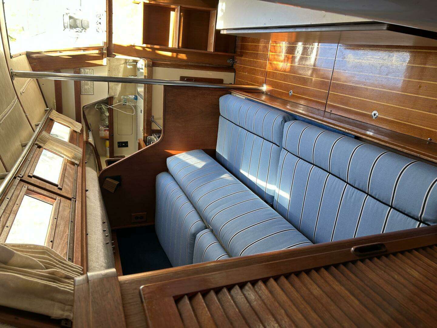 1984 S2 — - Image 2