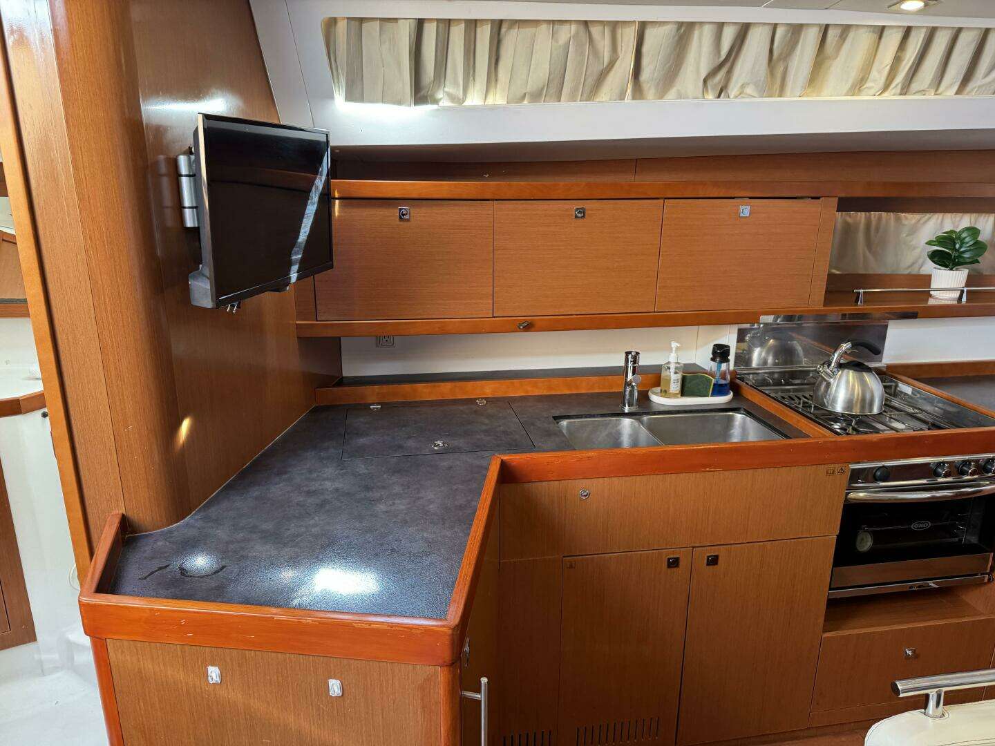 2016 Beneteau Oceanis 45 - Image 29