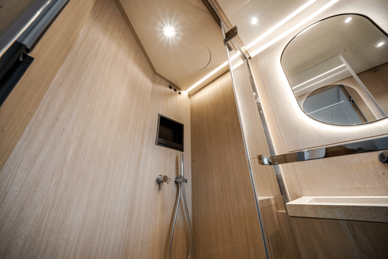 2025 Azimut Seadeck 6 - Image 47