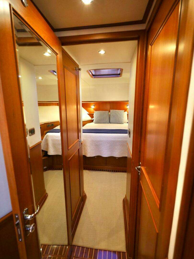 2014 Hunt Yachts — - Image 26