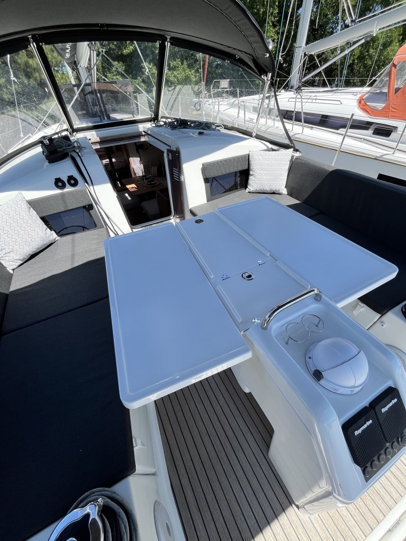 2025 Jeanneau Sun Odyssey 440 - Image 4