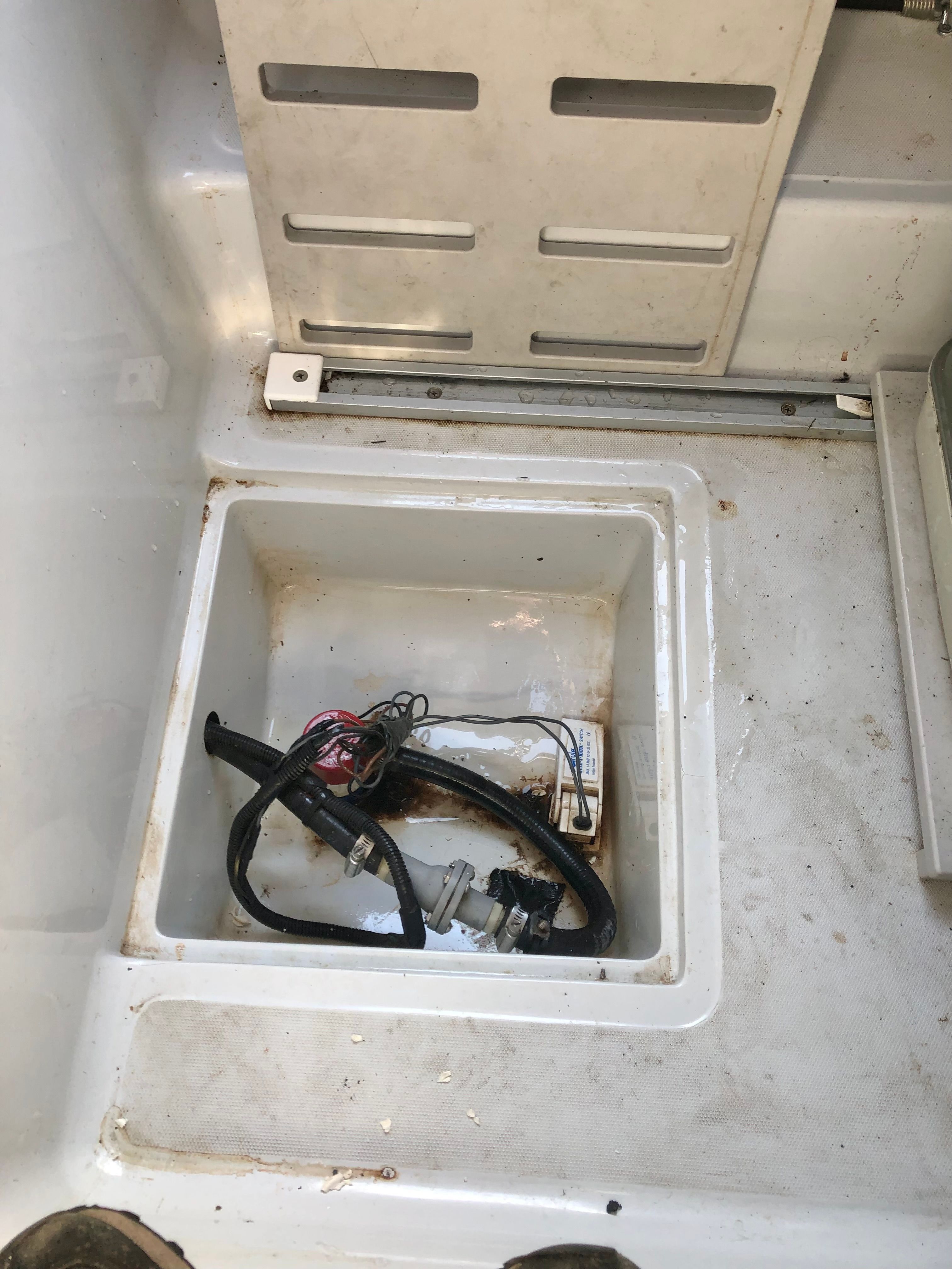 1994 Boston Whaler 24 Outrage - 11