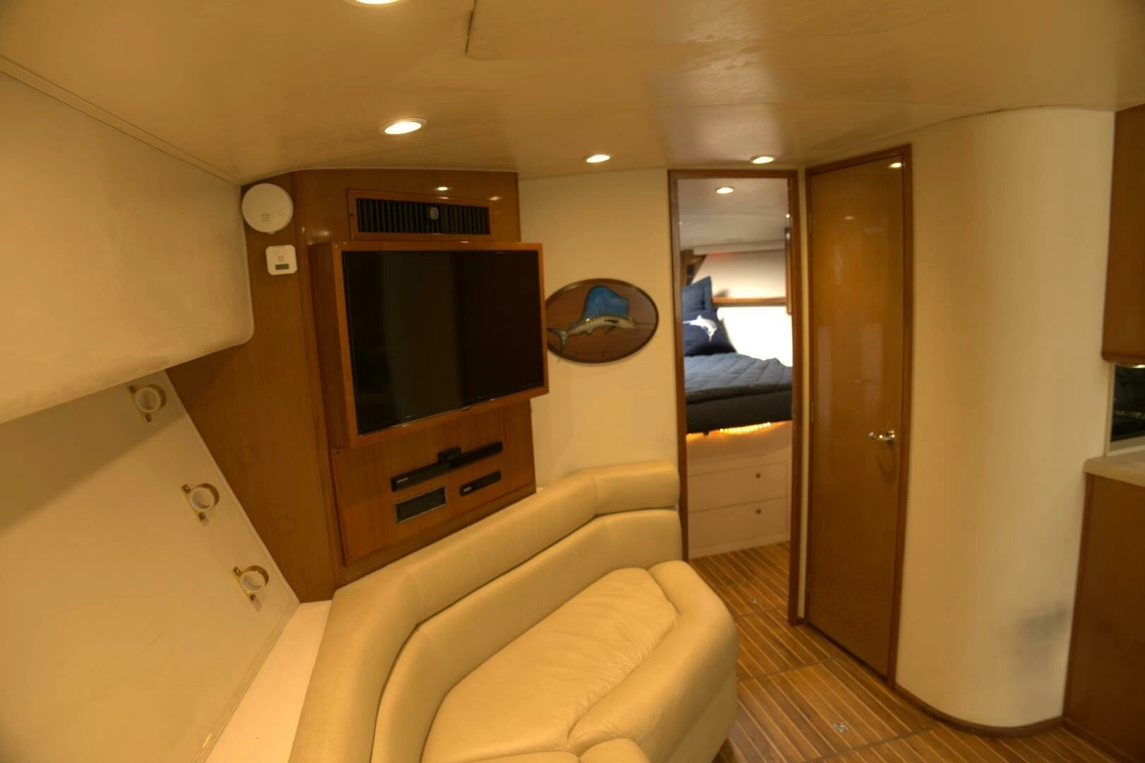 2002 Viking 43 Open - Image 10