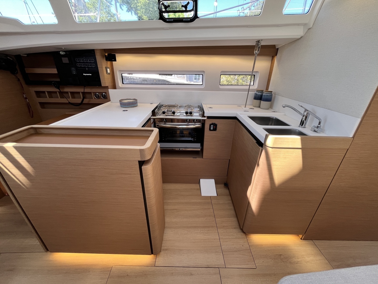 2025 Jeanneau Sun Odyssey 440 - Image 12