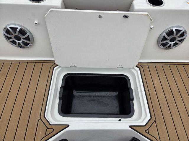 2026 Starcraft SVX 230 DC OB w/250hp and Trailer - 47