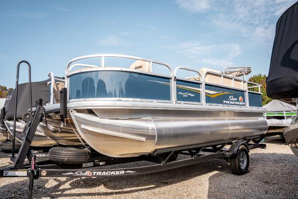 2025 Sun Tracker 18 Bass Buggy