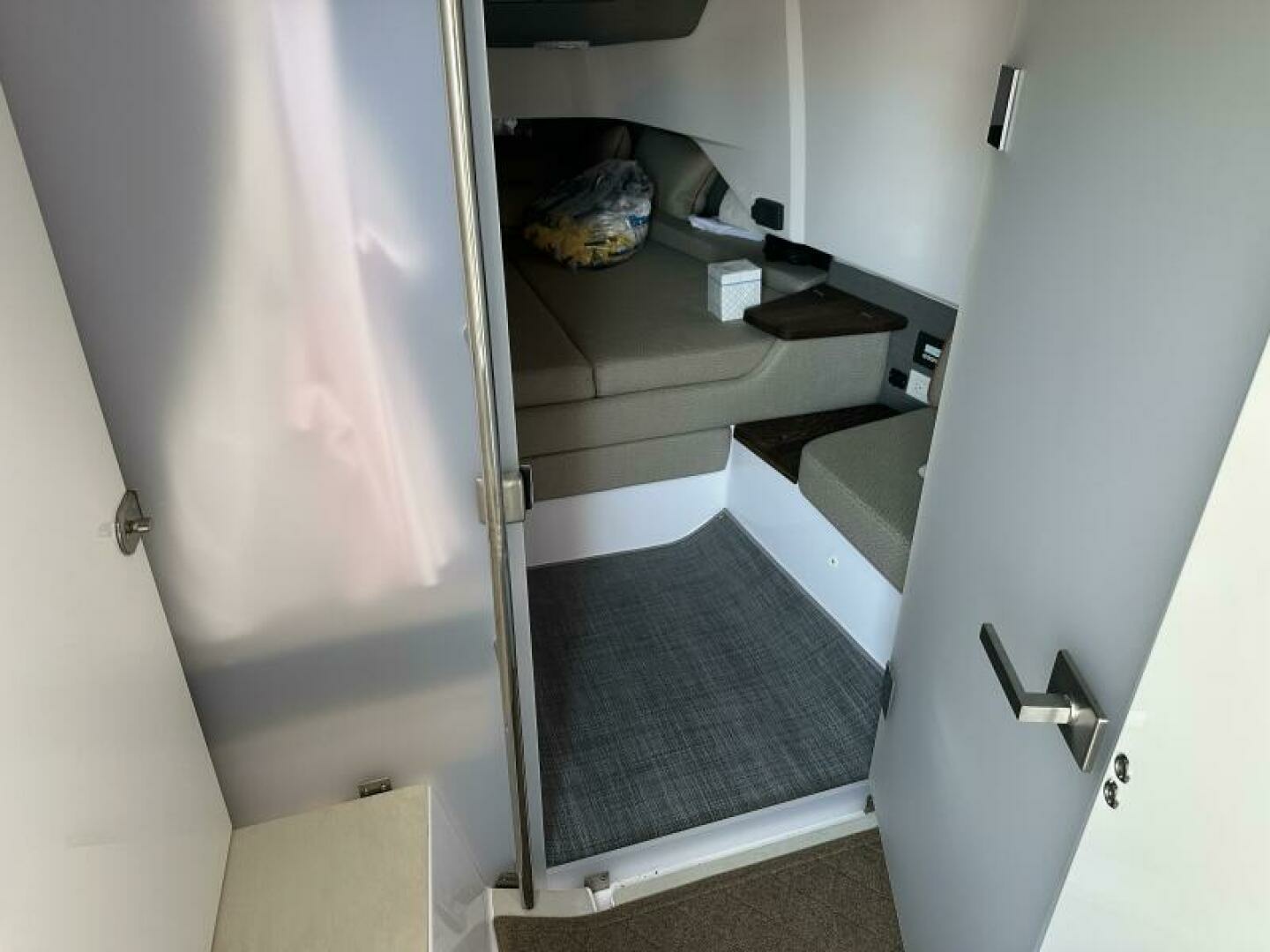2021 Axopar 37 XC Cross Cabin Brabus - Image 15