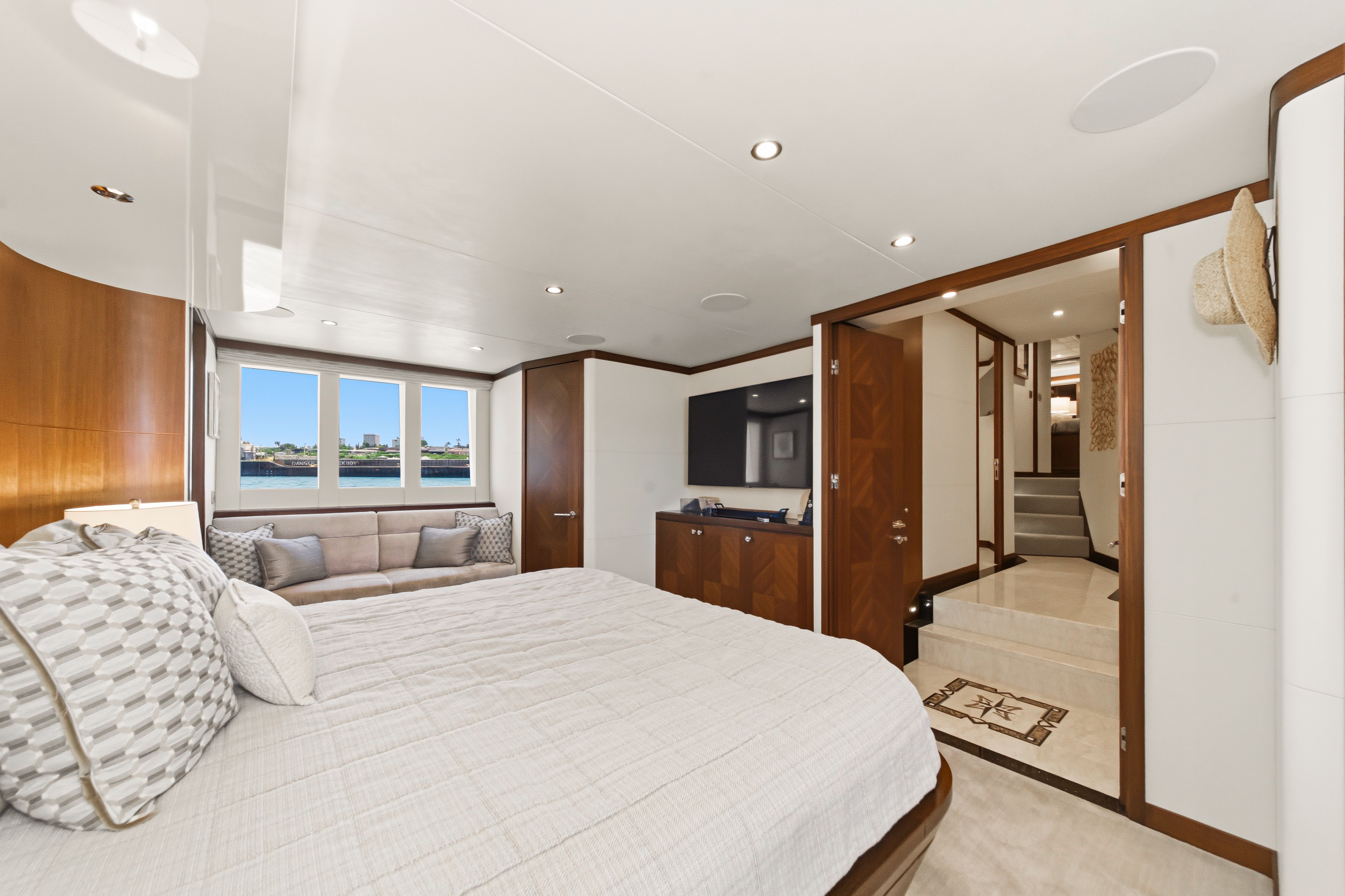 2015 Ocean Alexander 90 Skylounge Motoryacht - 86