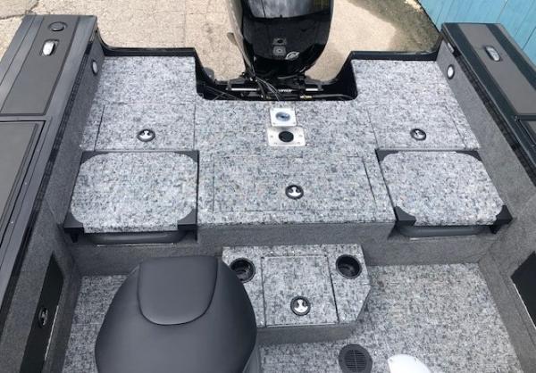 2025 Tracker Targa V18 Combo boat interior with gray carpet and seating.