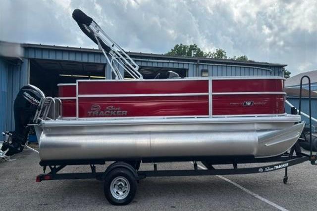 2026 Sun Tracker Party Barge 18 DLX