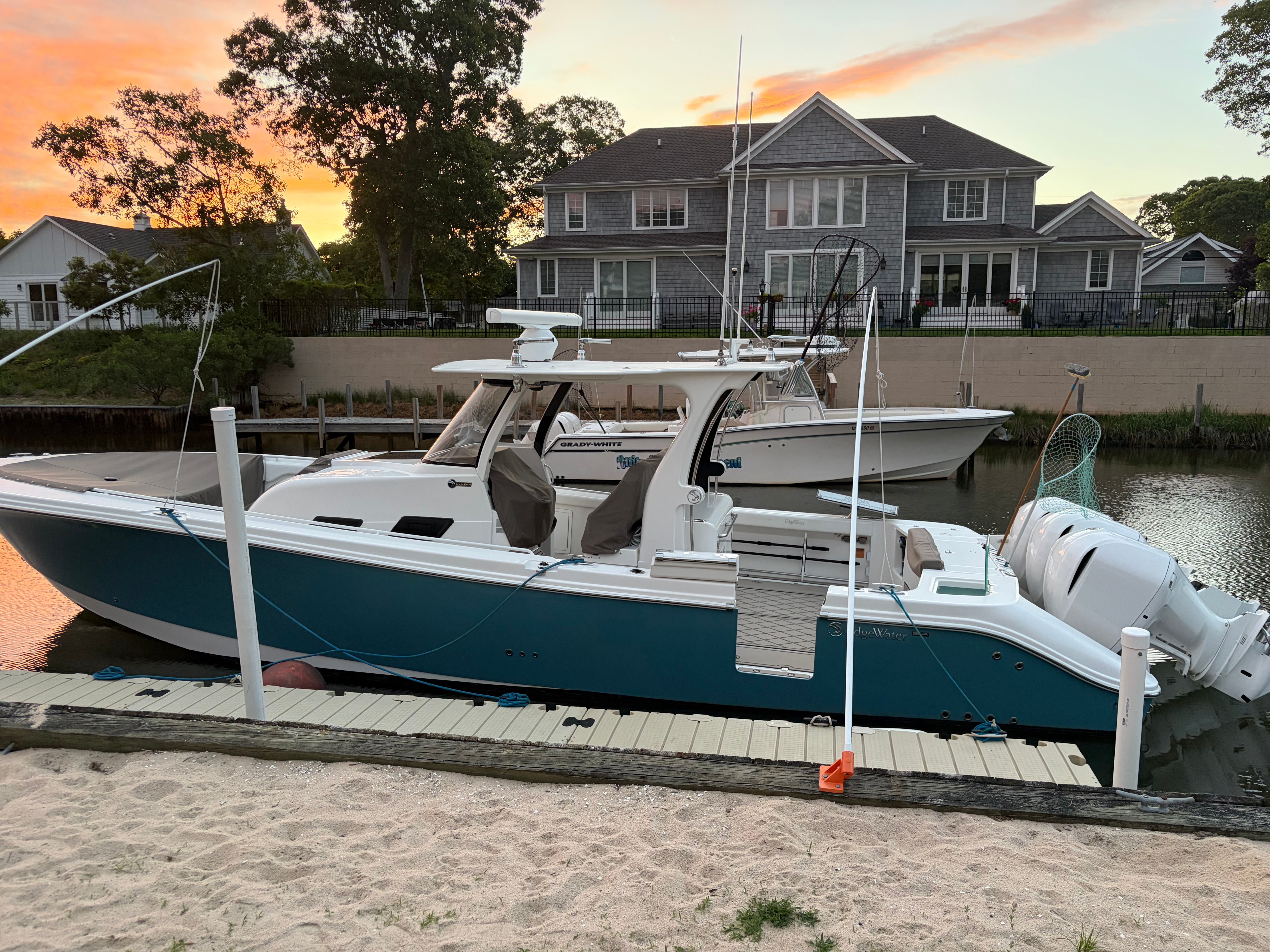 2019 Edgewater 370CC