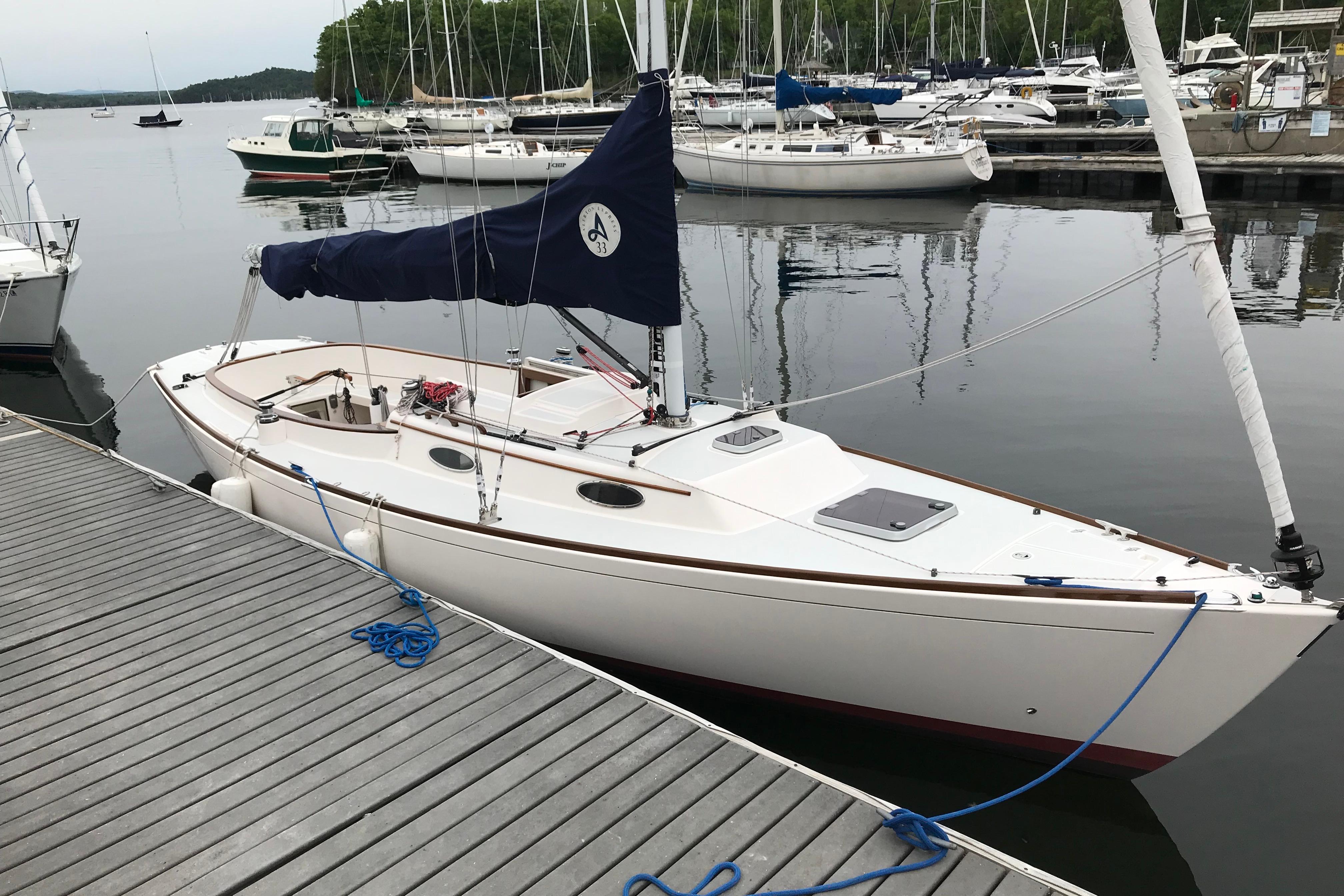 2011 Alerion Sport 33