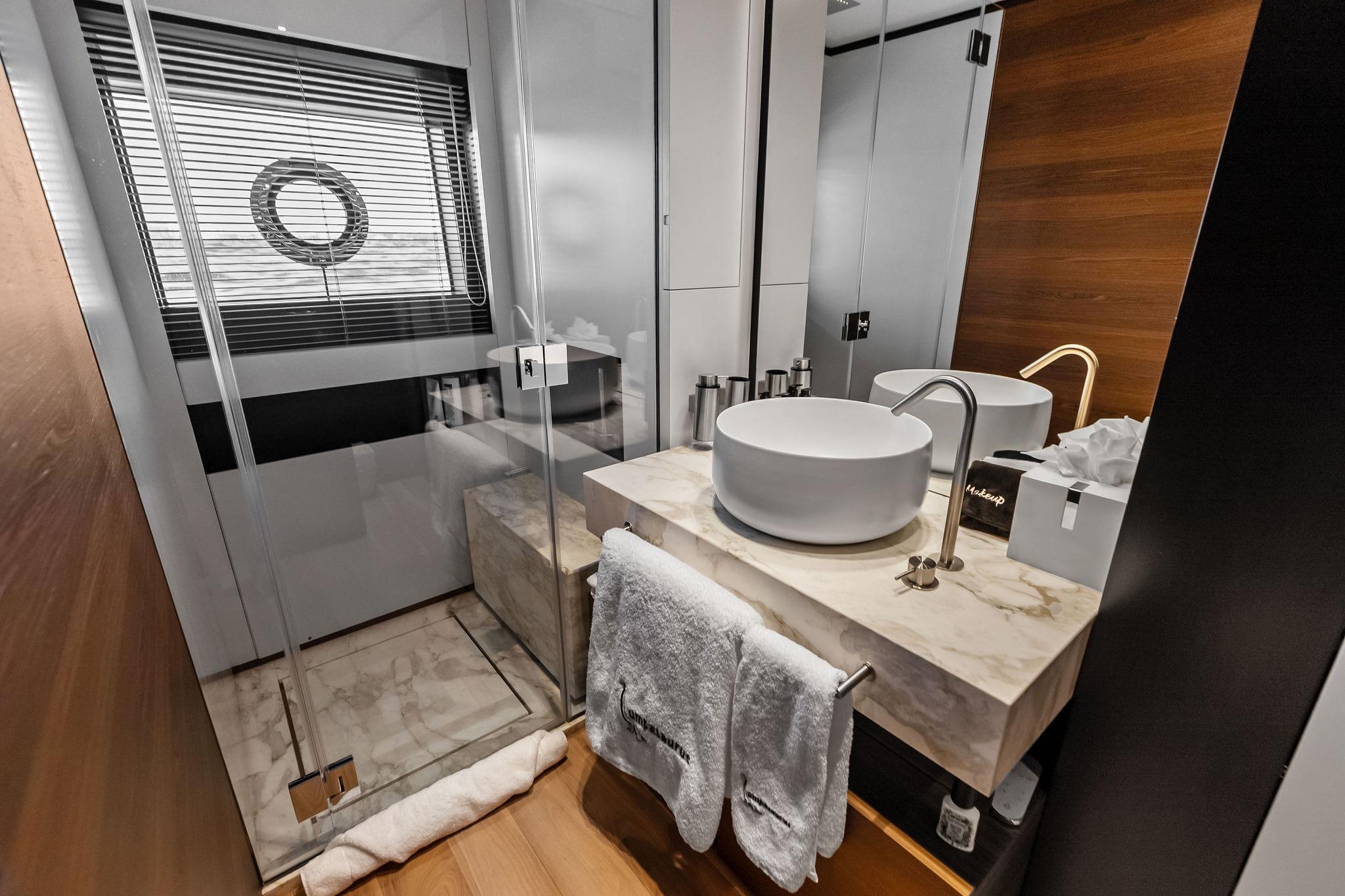 2023 Custom Line Navetta 33 - 95