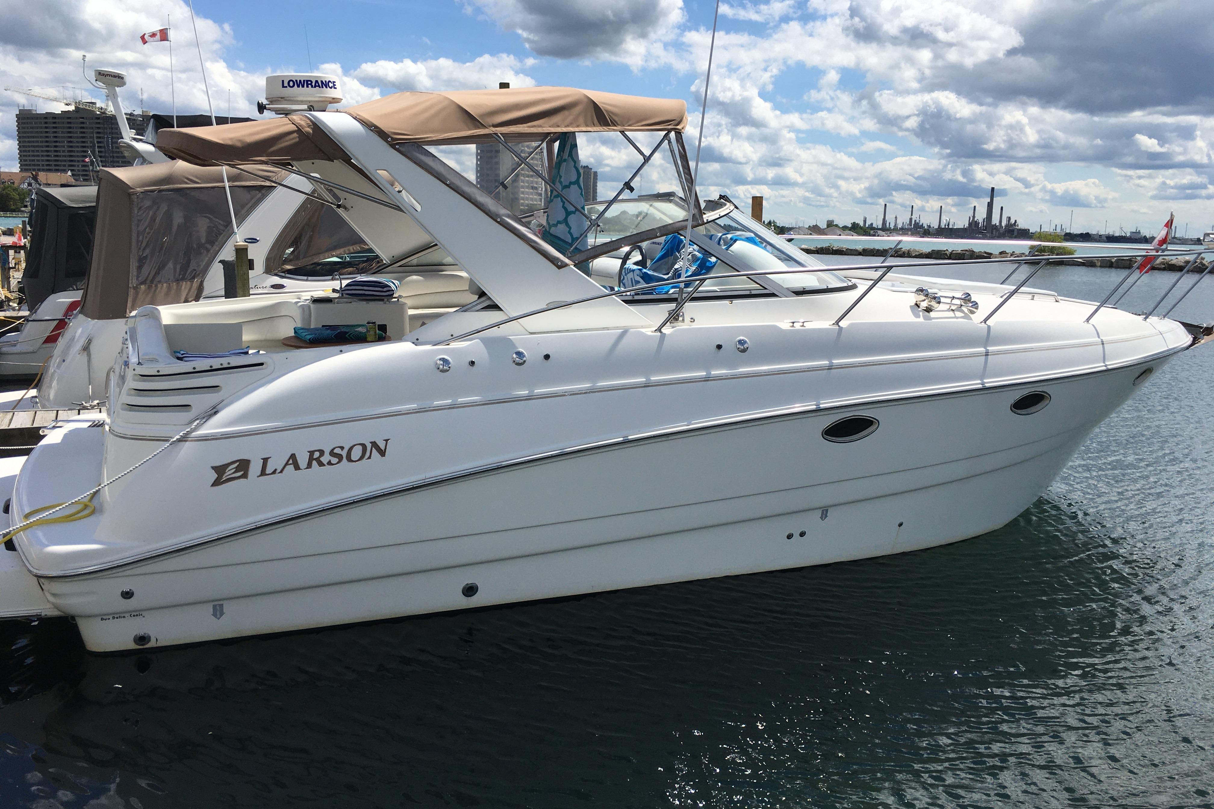 2002 Larson Cabrio 330 Day Cruiser