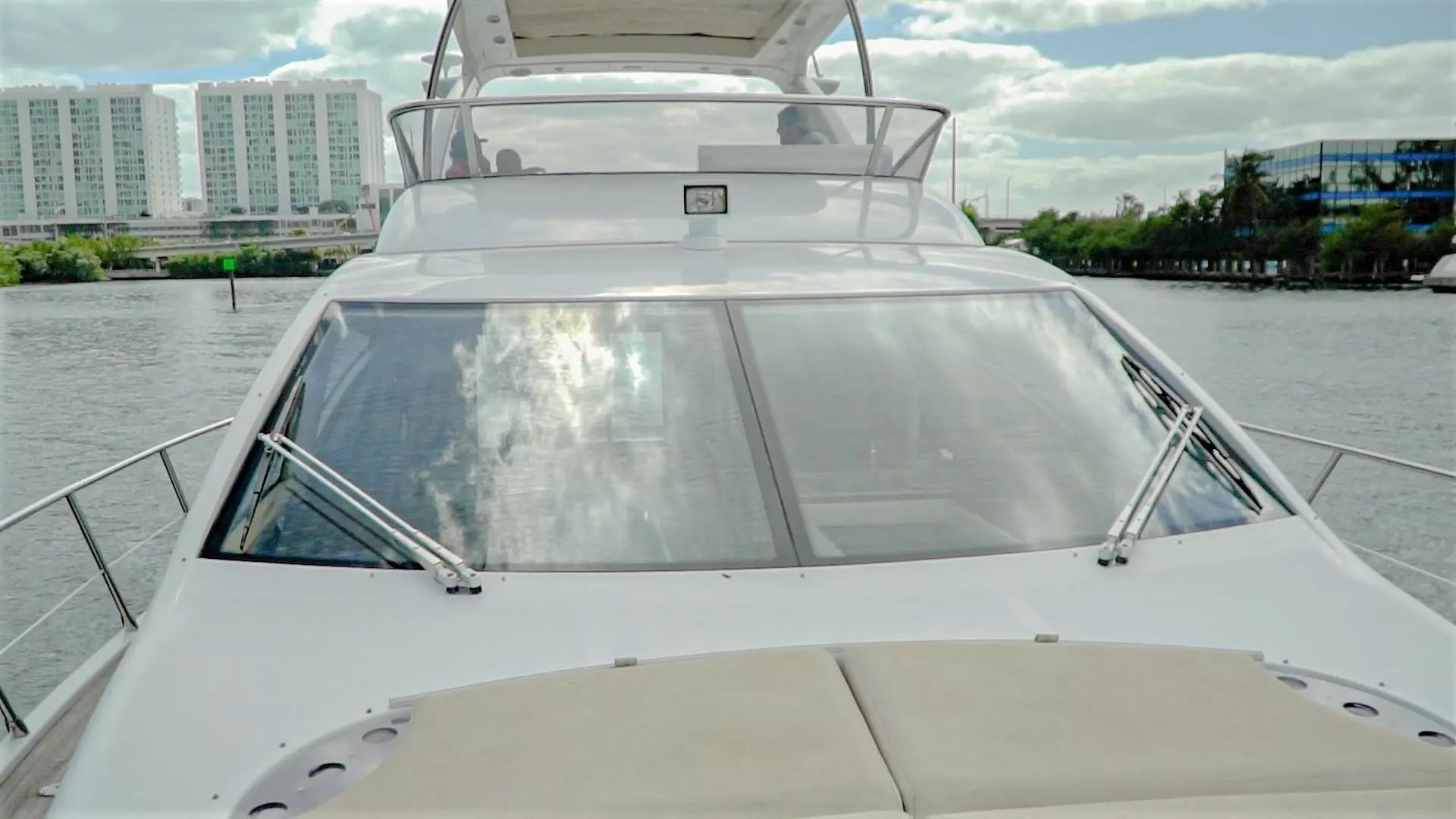 2013 Azimut FLY54 - Image 3