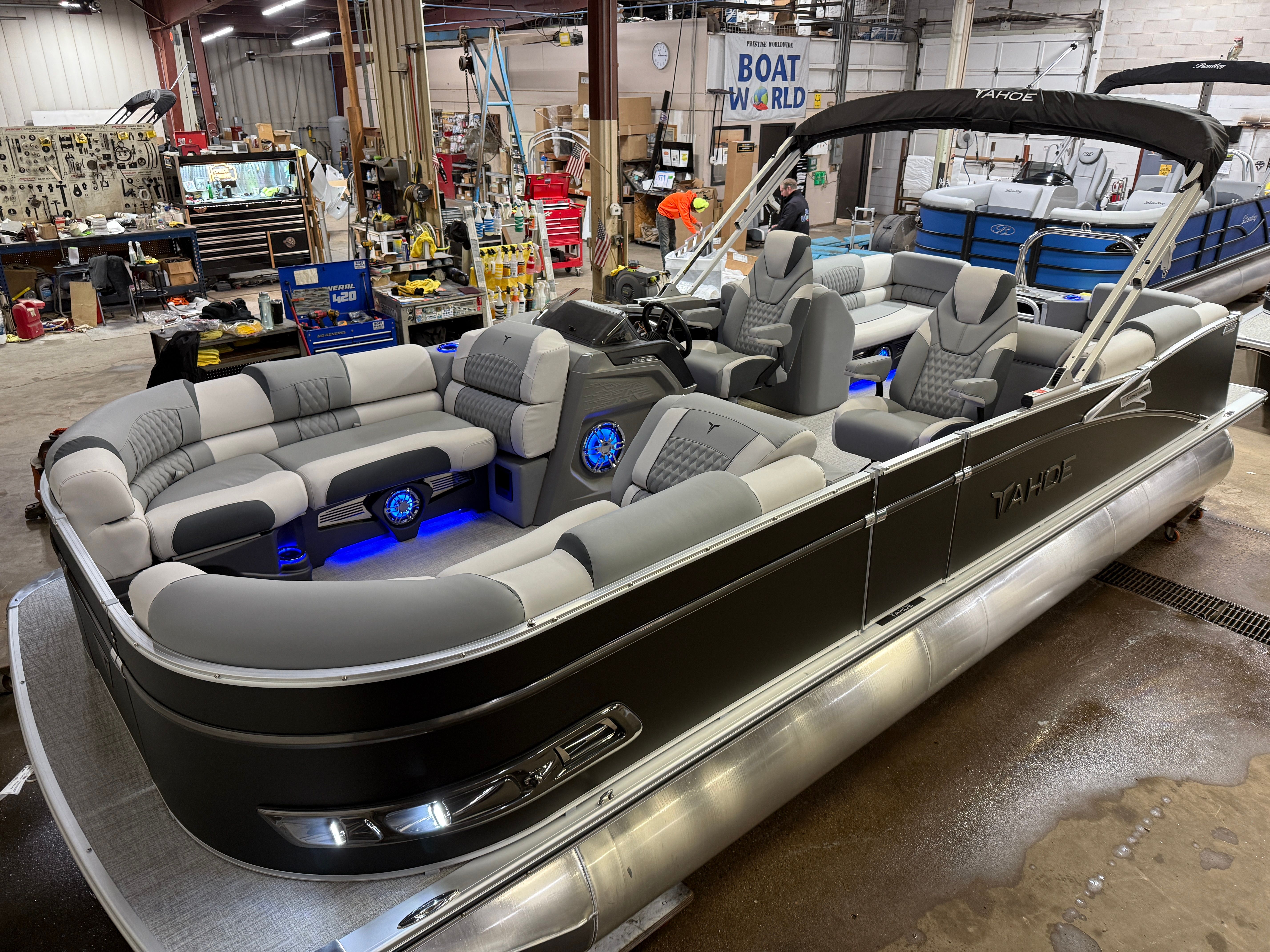 2025 Tahoe Cascade 2385 Quad Lounge Tritoon & Honda 4-Stroke EFI