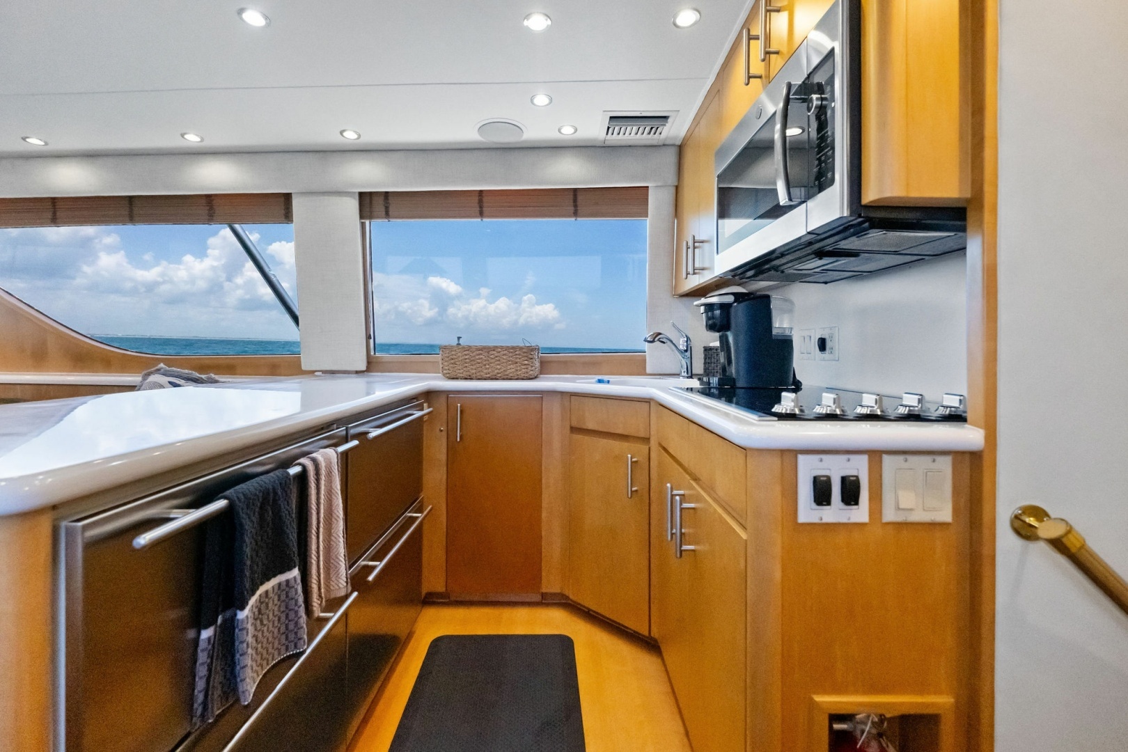 1998 Hatteras Sport Fisherman - Image 19