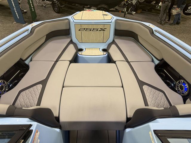 2025 Yamaha Boats 255XD - 40