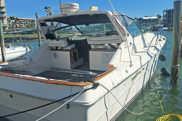 1985 Sea Ray 390 Express Cruiser