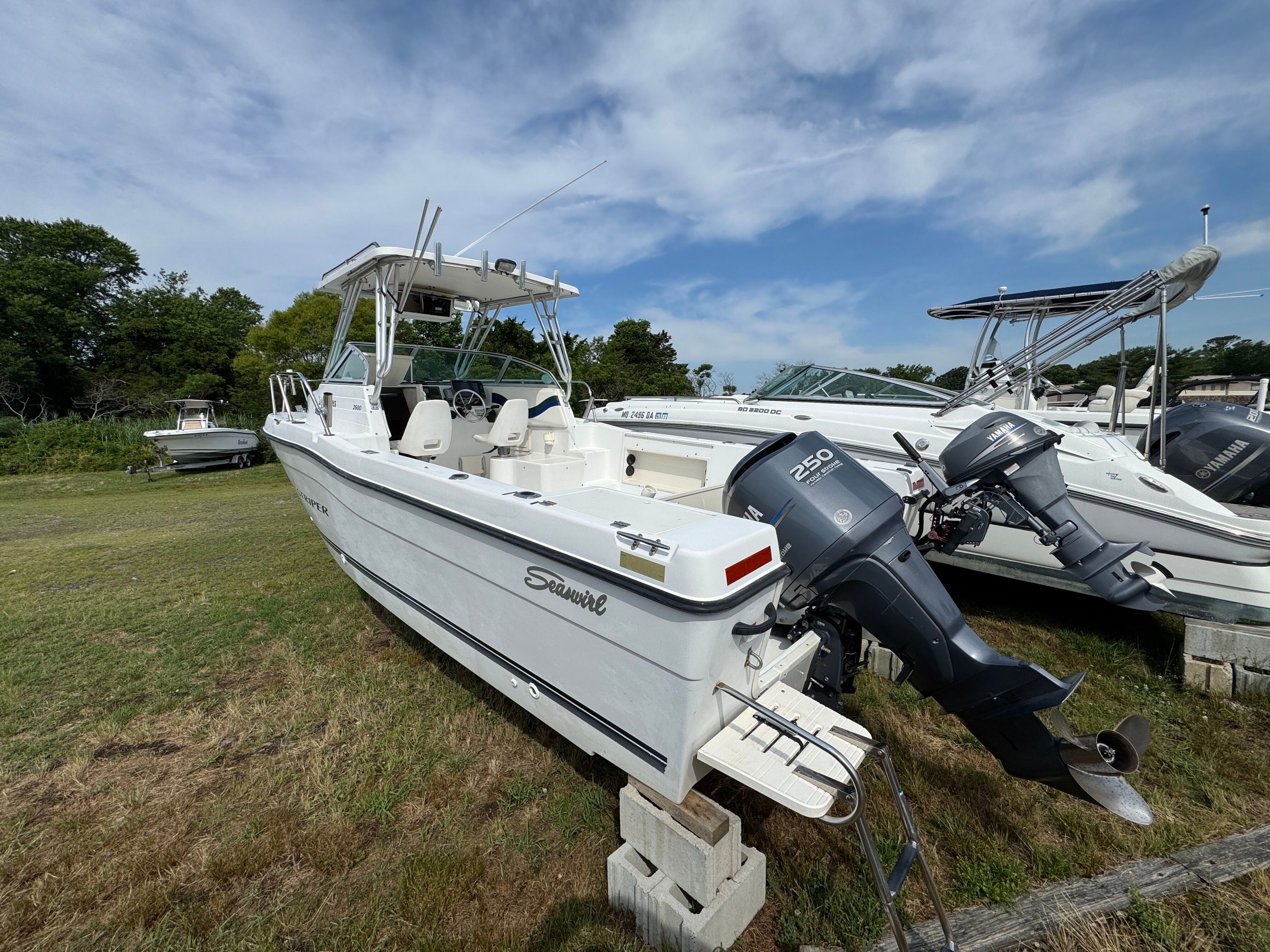2000 SEA SWIRL 2600 WA STRIPER - Image 3