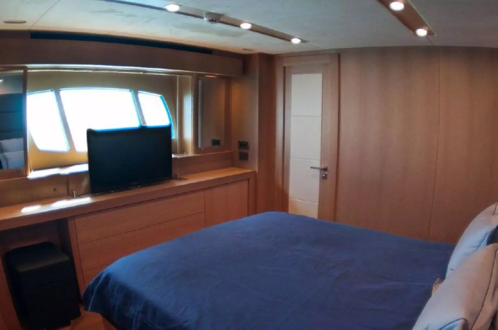 2011 Sunseeker Yacht - Image 43