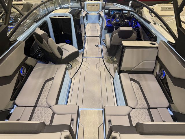 2025 Yamaha Boats 255XD - 11