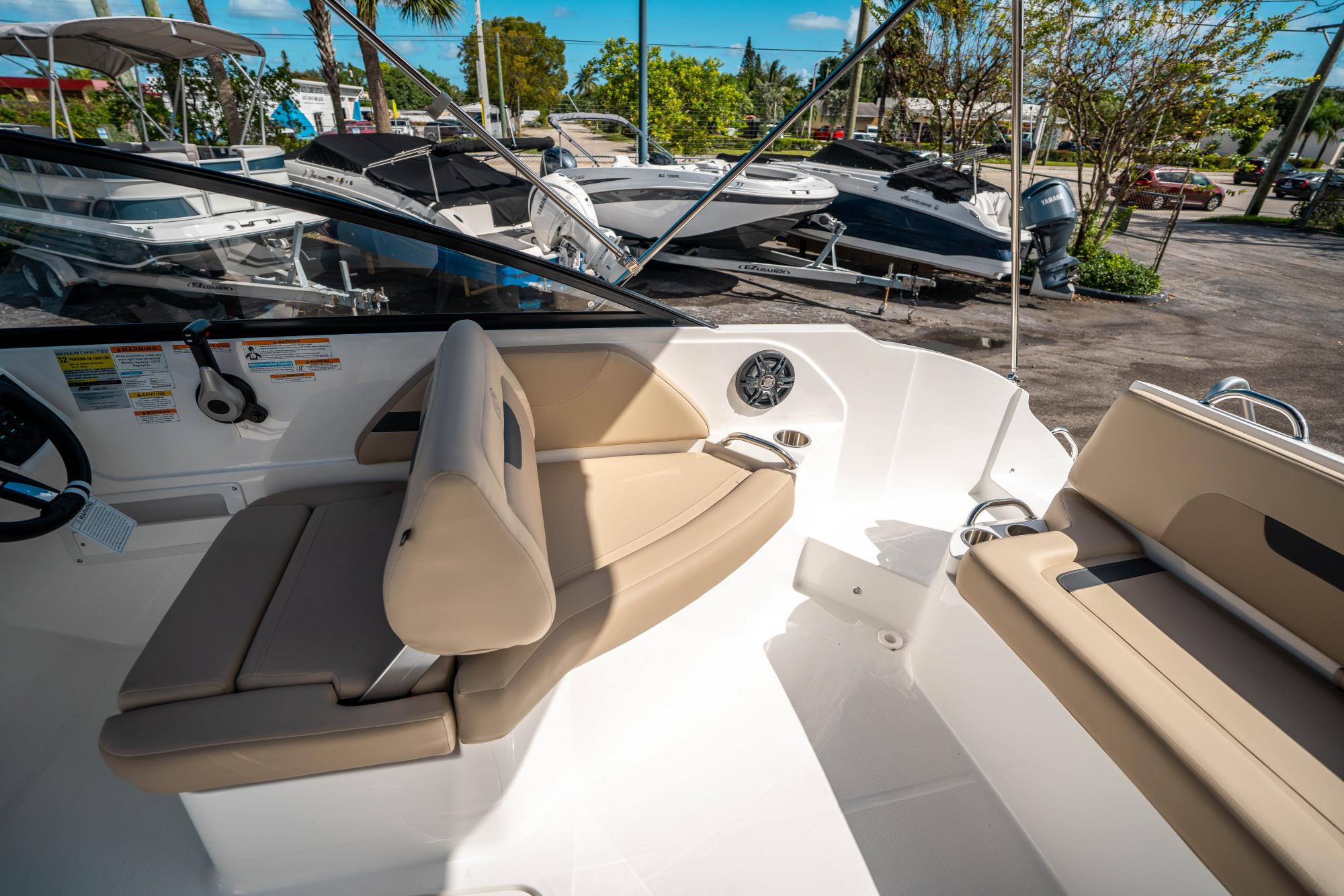 2025 Hurricane SunDeck 235 OB - 12